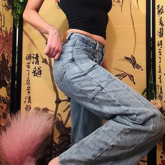 Princess Polly Women’s Low Rise Cargo Side Pocket Straight Jeans​ - Picture 2 of 12